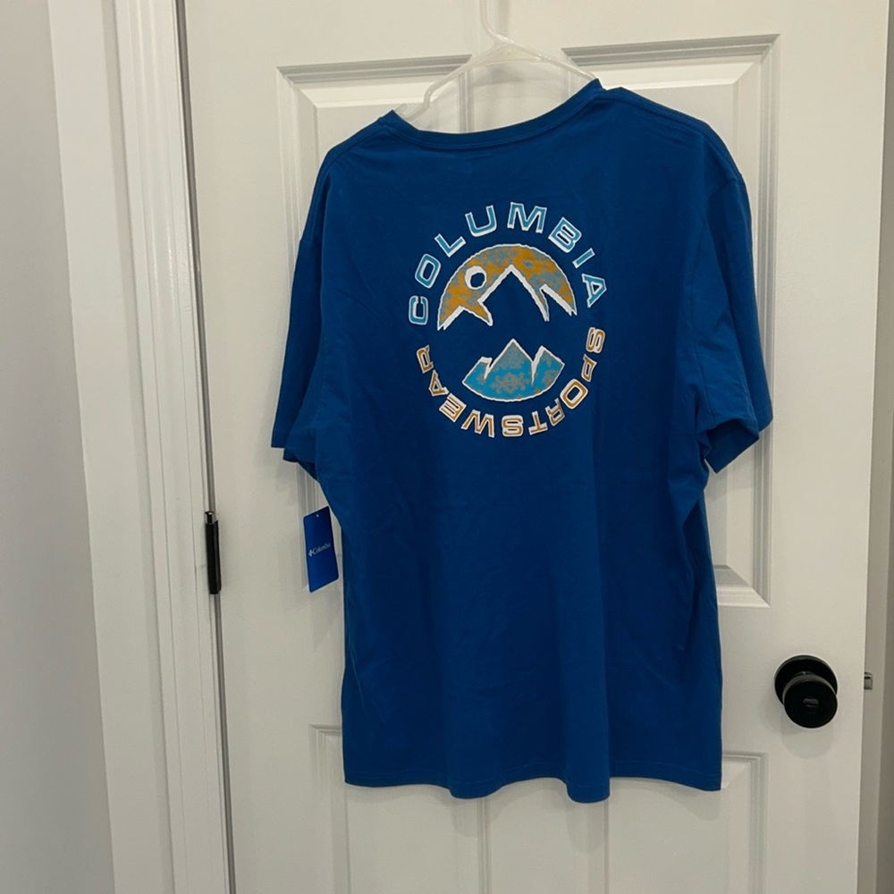 SOLD- NWT Columbia Graphic Shirt